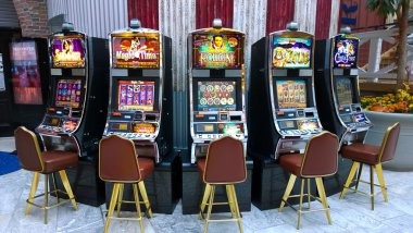 Money Train slot game interface on asianbookies platform showing bonus features